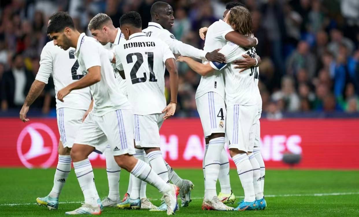 关于德布劳内在RNG比赛中败北，问鼎冠军引发热议！的信息