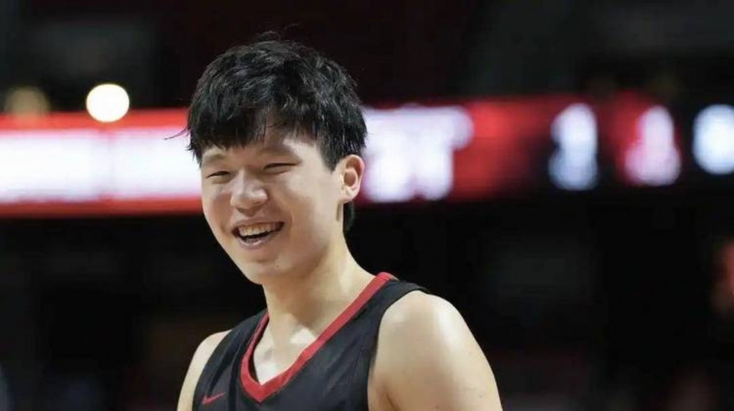 包含今晨体能课后，山东男篮更衣室发声备战CBA常规赛，更衣室稳定，球探报告显示潜力的词条